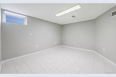 10 Gordon Avenue, Westbury, NY 11590 - Photo 20