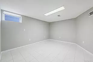 10 Gordon Ave, Westbury, NY 11590 - Photo 20