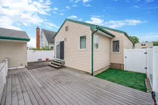 10 Gordon Ave, Westbury, NY 11590 - Photo 24