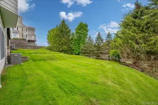 33 Pinehurst Cir, Monroe, NY 10950 - Photo 2
