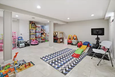 19 Gruber Drive, Glen Cove, NY 11542 - Photo 20