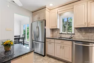 32 Elderberry Ln E, Valley Stream, NY 11581 - Photo 14