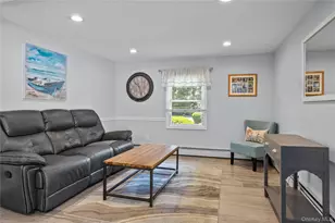 46 Hewitt Blvd, Center Moriches, NY 11934 - Photo 18