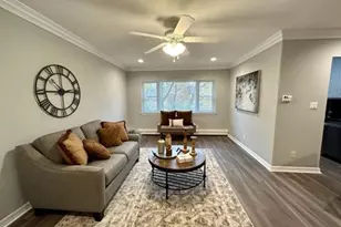 92 S Clinton Ave, Bay Shore, NY 11706 - Photo 2