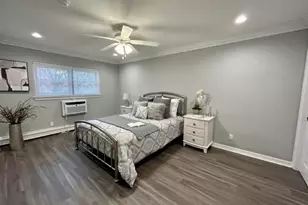 92 S Clinton Ave, Bay Shore, NY 11706 - Photo 4