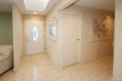 46 Marian Lane, Jericho, NY 11753 - Photo 2