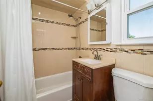 24 Commonwealth St, Franklin Square, NY 11010 - Photo 18