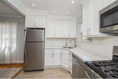 24 Commonwealth Street, Franklin Square, NY 11010 - Photo 10