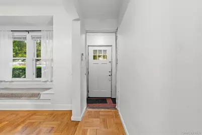 25 Fowler Avenue, Yonkers, NY 10701 - Photo 4