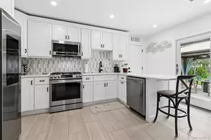 89 Woodlawn Ave, East Moriches, NY 11940 - Photo 6