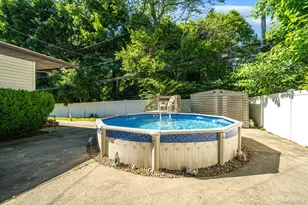 37 Coe Pl, Huntington Station, NY 11746 - Photo 8