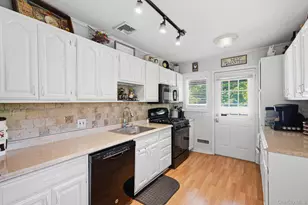 37 Coe Pl, Huntington Station, NY 11746 - Photo 18