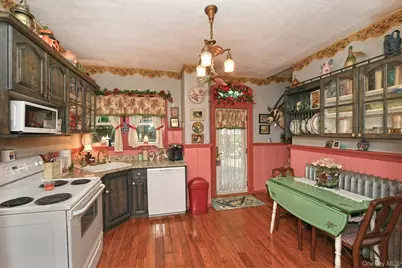 277 Vernon Valley Road, Northport, NY 11768 - Photo 10
