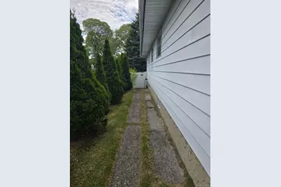 90 Blue Point Road, Selden, NY 11784 - Photo 16