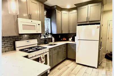 146-38 Bayside Avenue, Flushing, NY 11354 - Photo 4