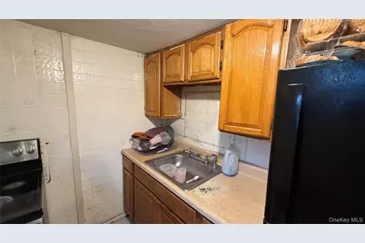 18 Pennsylvania Avenue, Brentwood, NY 11717 - Photo 14