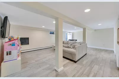 83 E End Avenue, Hicksville, NY 11801 - Photo 24