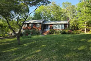 13 Linda Ln E, Riverhead, NY 11901 - Photo 2