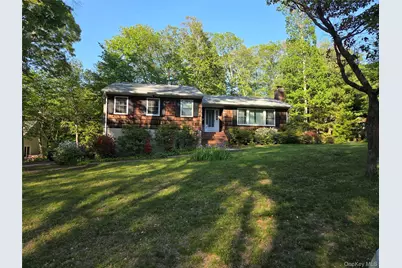 13 Linda Lane E, Riverhead, NY 11901 - Photo 1