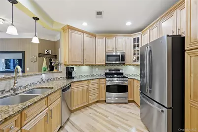 204 Saratoga Lane, Fishkill, NY 12524 - Photo 4