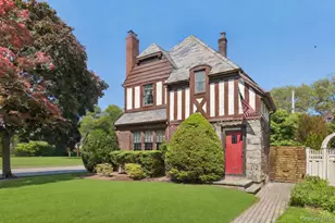 60 Croyden Rd, Mineola, NY 11501 - Photo 2