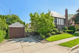 60 Croyden Rd, Mineola, NY 11501 - Photo 32