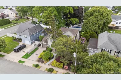 2772 Riverside Avenue, Merrick, NY 11566 - Photo 32