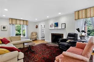 34 Wildwood Ln, East Hills, NY 11577 - Photo 4