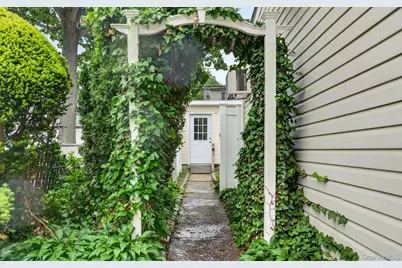 24 Purdue Road, Glen Cove, NY 11542 - Photo 8