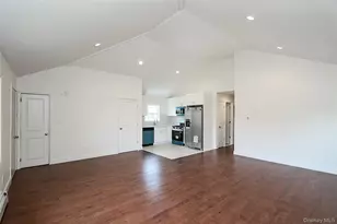 37 Lancaster Pl, Hempstead, NY 11550 - Photo 4