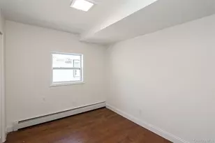 37 Lancaster Pl, Hempstead, NY 11550 - Photo 10