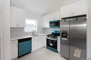 37 Lancaster Pl, Hempstead, NY 11550 - Photo 8