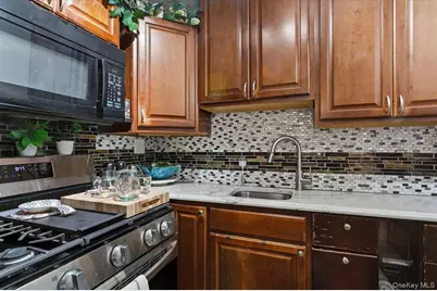 1020 E 213th Street, Bronx, NY 10469 - Photo 6