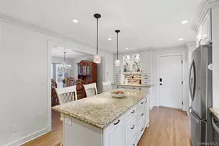 14 Julia Cir, East Setauket, NY 11733 - Photo 8