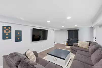 14 Julia Circle, East Setauket, NY 11733 - Photo 24