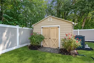 939 Manor Ln, Bay Shore, NY 11706 - Photo 42