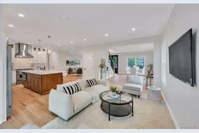 124 North Drive, Massapequa, NY 11758 - Photo 10