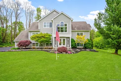 40 Burts Path, Hopewell Junction, NY 12533 - Photo 4