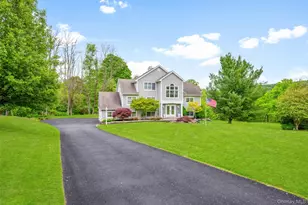40 Burts Path, Hopewell Junction, NY 12533 - Photo 2