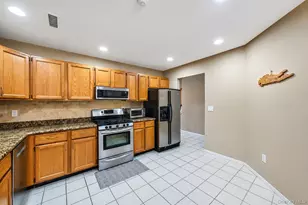 1405 Sara Cir, Port Jefferson, NY 11776 - Photo 10