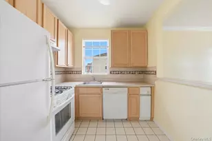163 Surf Dr, Bronx, NY 10473 - Photo 18