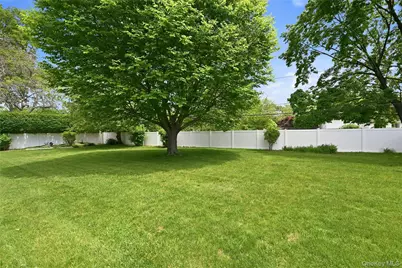 10 Darien Place, East Northport, NY 11731 - Photo 38
