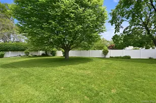 10 Darien Pl, East Northport, NY 11731 - Photo 38