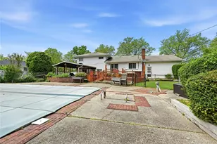 10 Darien Pl, East Northport, NY 11731 - Photo 34