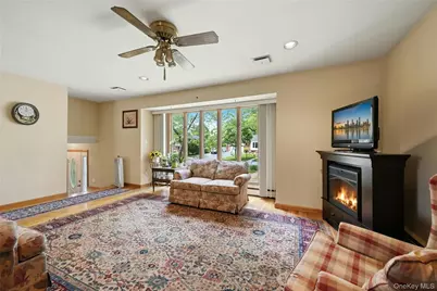 10 Darien Place, East Northport, NY 11731 - Photo 14
