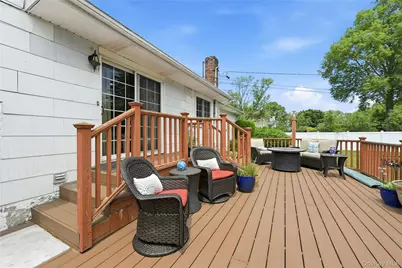 10 Darien Place, East Northport, NY 11731 - Photo 32