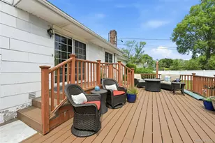 10 Darien Pl, East Northport, NY 11731 - Photo 32