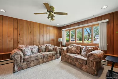 10 Darien Place, East Northport, NY 11731 - Photo 10
