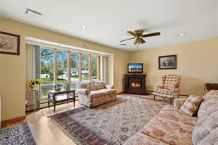 10 Darien Pl, East Northport, NY 11731 - Photo 12