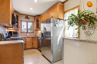 1615 Estelle Avenue, Elmont, NY 11003 - Photo 12